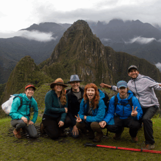 grupo_de_amigos_en_machu_picchu-group_of_friends_at_machu_picchu