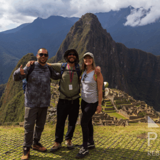 grupo_de_amigos_posando_en_machu_picchu-group_of_friends_posing_at_machu_picchu grupo_de_amigos_posando_en_machu_picchu-group_of_friends_posing_at_machu_picchu
