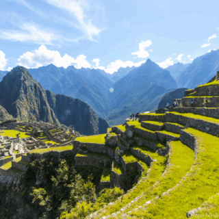 https://www.peru-reservations.com/wp-content/uploads/2025/10/grupo_de_personas_en_terrazas_de_machu_picchu-group_of_people_on_machu_picchu_terraces-320x320.png