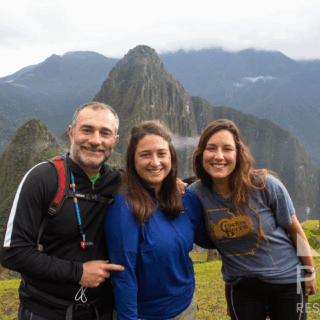 grupo_de_personas_sonriendo_en_machu_picchu-group_of_people_smiling_in_machu_picchu grupo_de_personas_sonriendo_en_machu_picchu-group_of_people_smiling_in_machu_picchu