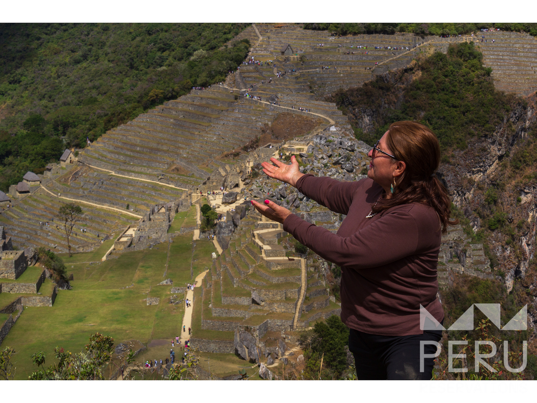 mujer_con_brazos_abiertos_en_machu_picchu-woman_with_open_arms_at_machu_picchu mujer_con_brazos_abiertos_en_machu_picchu-woman_with_open_arms_at_machu_picchu