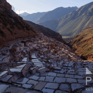 salineras_de_maras_entre_montañas_perú-maras_salt_mines_among_mountains_peru