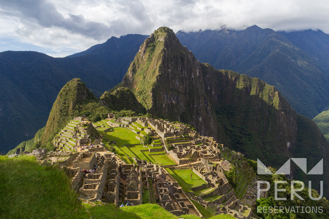 turistas_en_ruinas_de_machu_picchu_y_huayna_picchu-tourists_in_machu_picchu_ruins_and_huayna_picchu turistas_en_ruinas_de_machu_picchu_y_huayna_picchu-tourists_in_machu_picchu_ruins_and_huayna_picchu