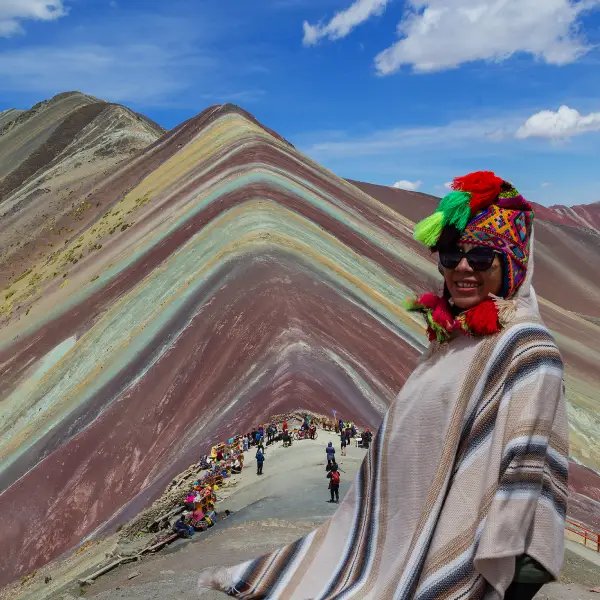 https://www.peru-reservations.com/wp-content/uploads/2025/10/viajero_con_poncho_en_montana_de_siete_colores_peru-traveler_with_poncho_at_rainbow_mountain_peru.jpg