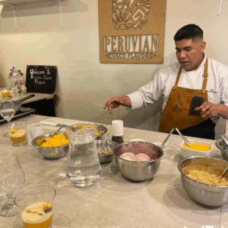 chef_en_peruvian_cusco_flavors_preparando_comida-chef_at_peruvian_cusco_flavors_preparing_food