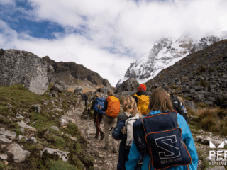 https://www.peru-reservations.com/wp-content/uploads/2025/11/grupo_de_excursionistas_en_sendero_montanoso_cumbre_nevada-group_of_hikers_on_mountain_trail_snowy_peak-320x240.png