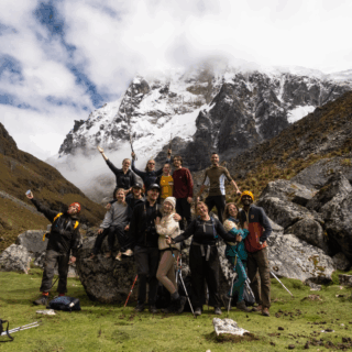 https://www.peru-reservations.com/wp-content/uploads/2025/11/grupo_de_personas_en_montanas_nevadas_andes-group_of_people_in_snowy_andes_mountains-320x320.png