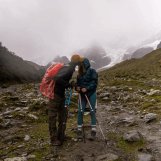 https://www.peru-reservations.com/wp-content/uploads/2025/11/pareja_de_excursionistas_en_sendero_montanoso_nevado_nublado-hiking_couple_on_snowy_cloudy_mountain_trail-320x320.png